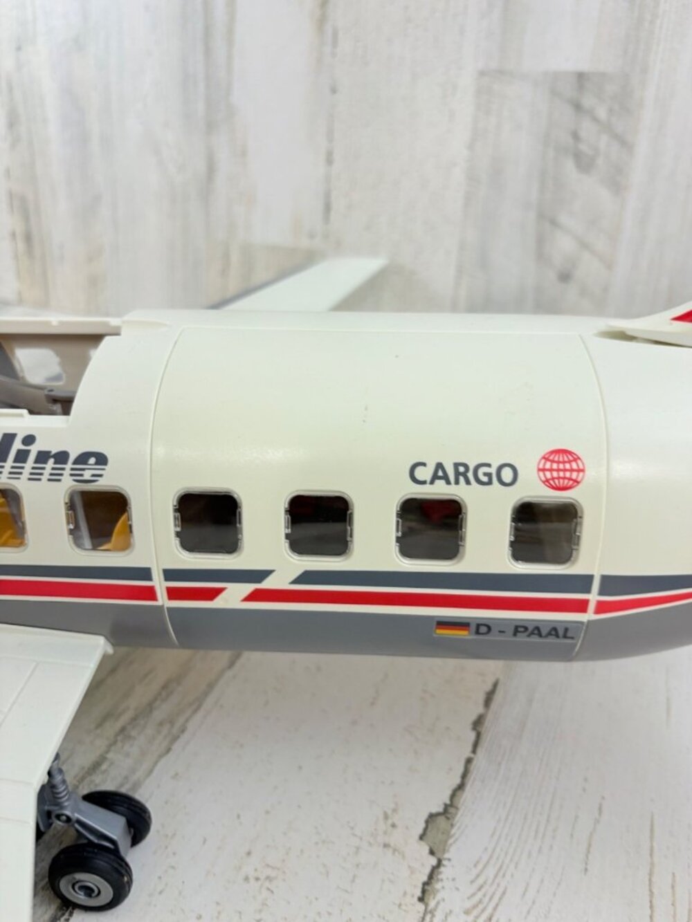 Playmobil 4310 Pacific Airlines Cargo Air Plane with Pilot and Flight Attendant - Picture 12 of 16